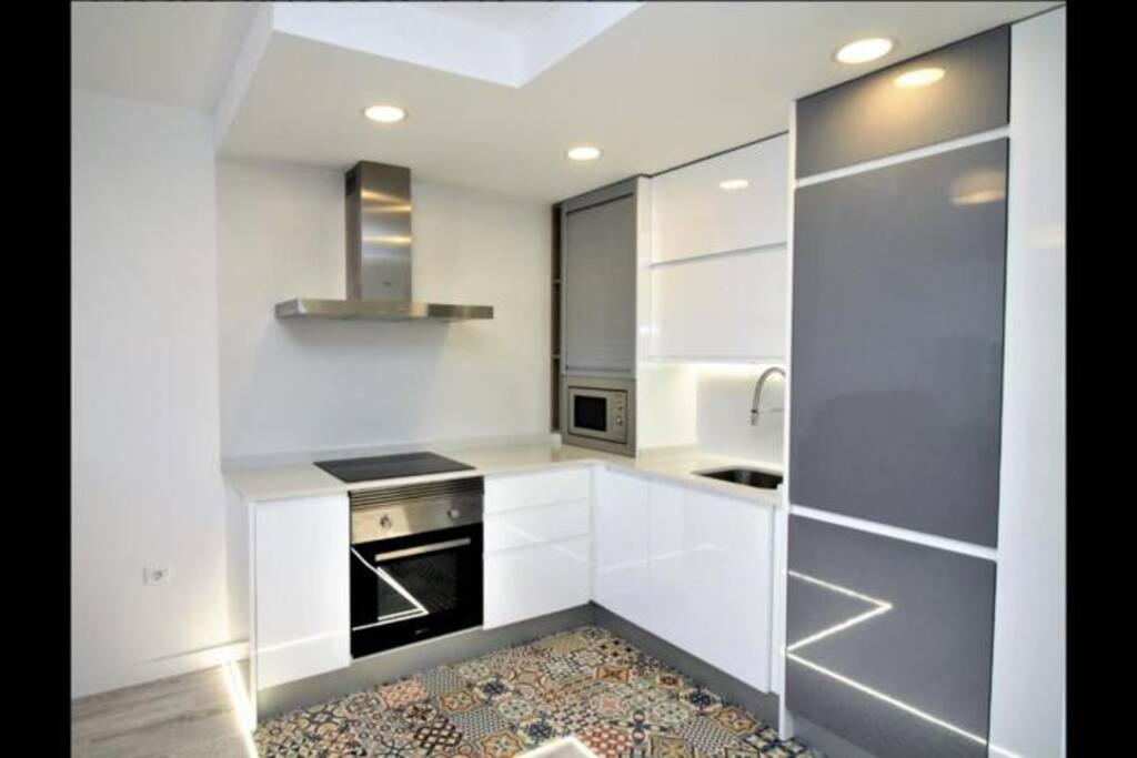 Doro Seaview Apartment Бенидорм Екстериор снимка