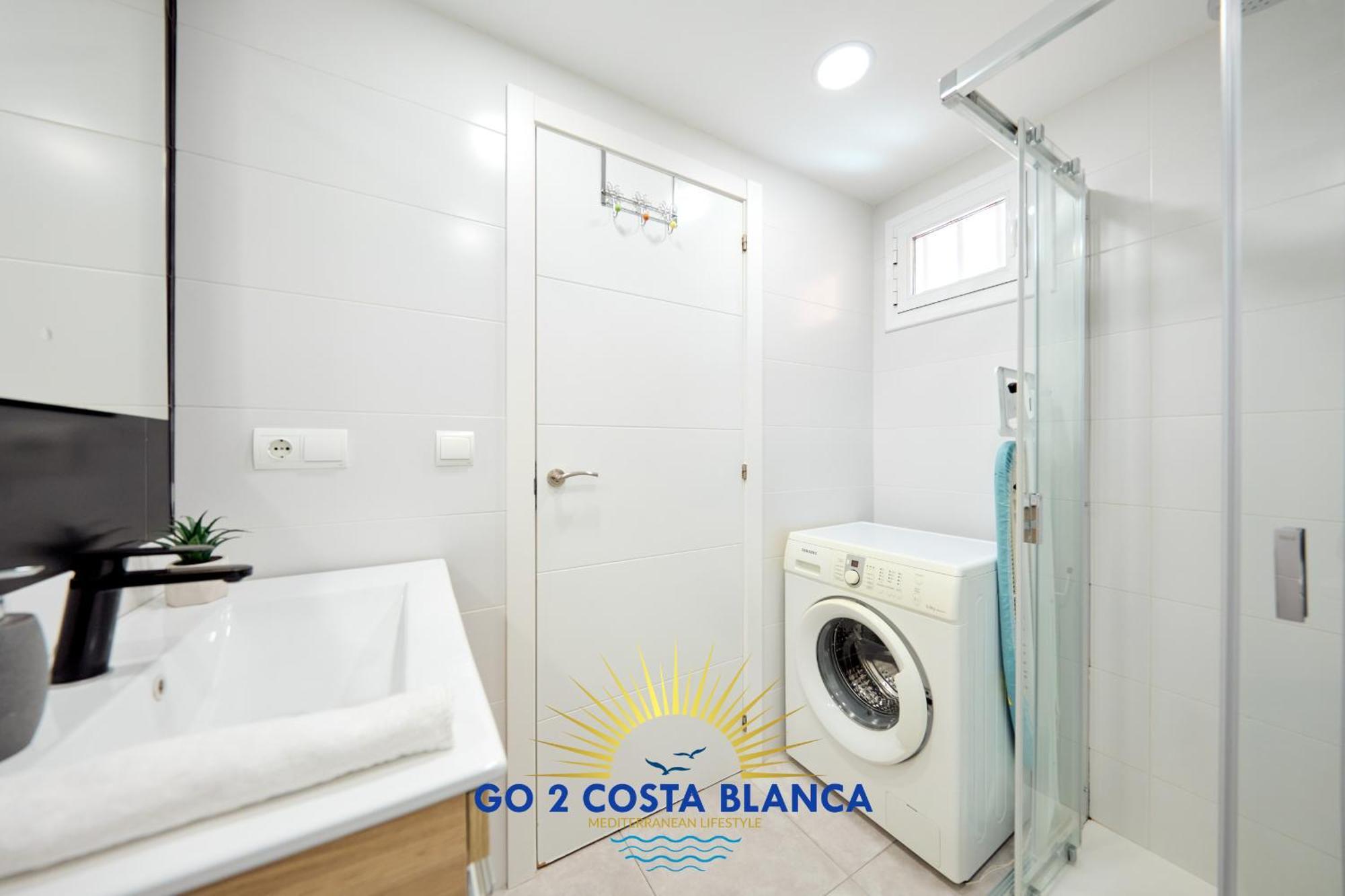 Doro Seaview Apartment Бенидорм Екстериор снимка